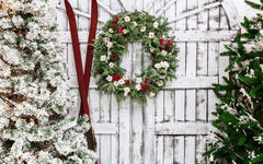 White Wooden Door Wreath Christmas Backdrop - Layoris